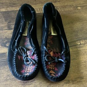 Brand new black tribal Minnetonka moccasins